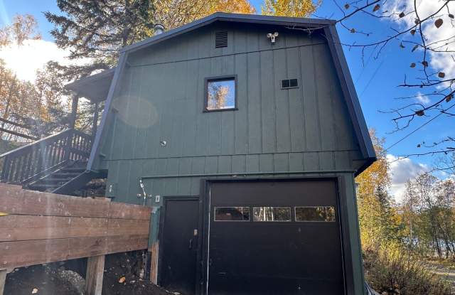 PRIVATE LAKE ACCESS! Life if better at the lake! Gallery 1