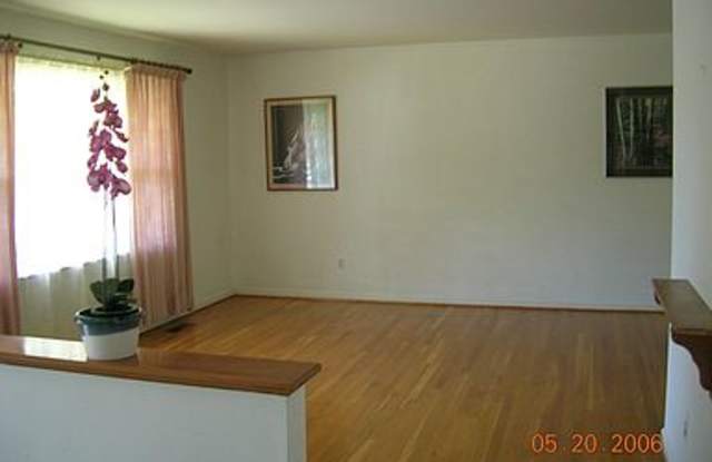 9305 Kilport Ct Gallery 2