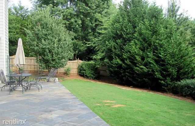 1640 Trellis Gallery 3