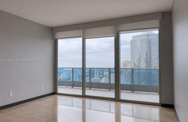 200 Biscayne Boulevard Way Gallery 3
