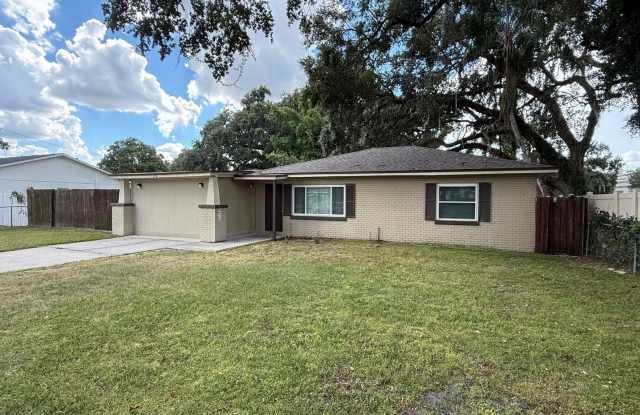 3 Bedroom, 2 1/2 Bath Single Family Home With Pool photos photos