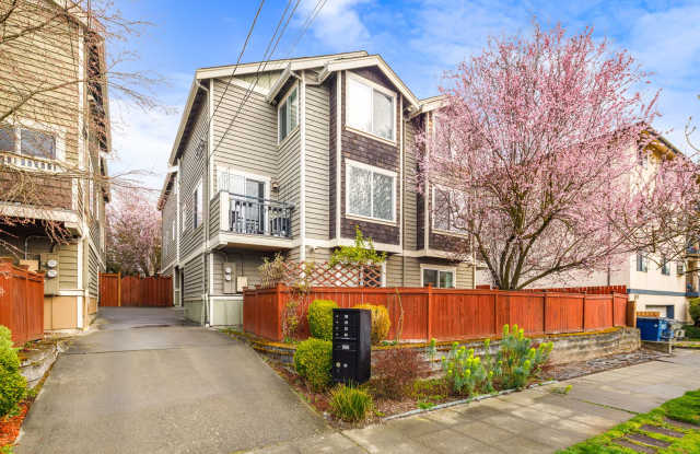 Fantastic Ballard 3 Bedroom 3 Bath Townhouse w/ Garage Gallery 1