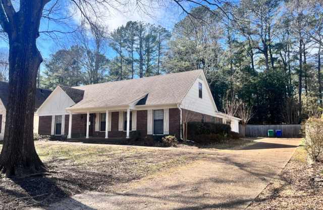 Spacious Germantown home! Walking distance to Farmington Elementary. Small pets are welcome. 2 bedrooms down. photos photos