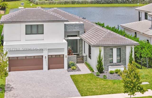5765 SW 104th Ter Gallery 1