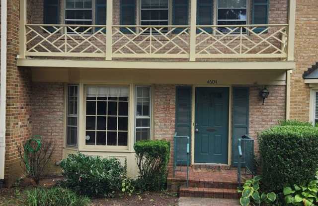 Spacious Arlington TH Near Ballston Metro! - 4604 4th Road North, Arlington, VA 22203