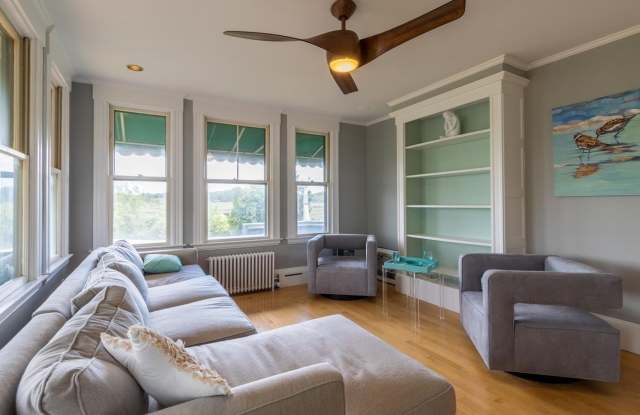 10 Sea Road Gallery 4