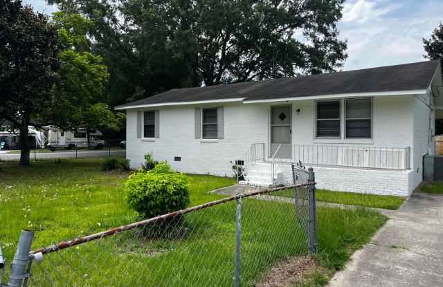3 Bedroom, 1.5 Bath with Bonus Room Gallery 3