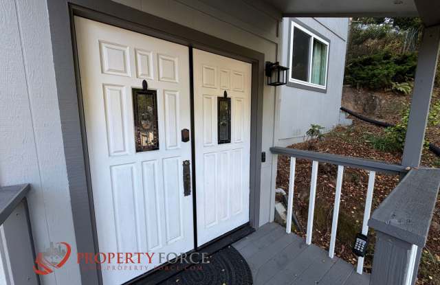 Private 3 bedroom 2.5 bath with 2 car attached garage Gallery 3