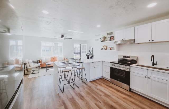 Fully Remodeled 2 Bedroom 1 Bathroom Mesa Townhome WATER/SEWER/TRASH included! Gallery 1