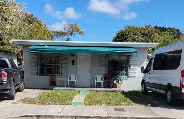 7015 NW 4th Ct Gallery 2