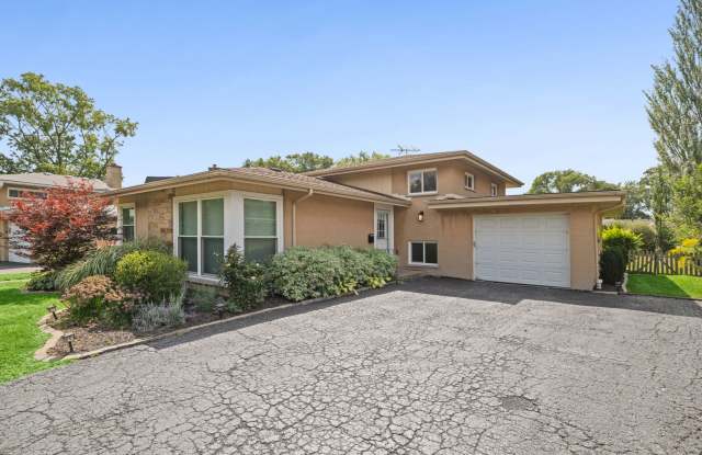 Updated 3 bed ranch in Glenview South / CCSD 34 school districts! Gallery 1
