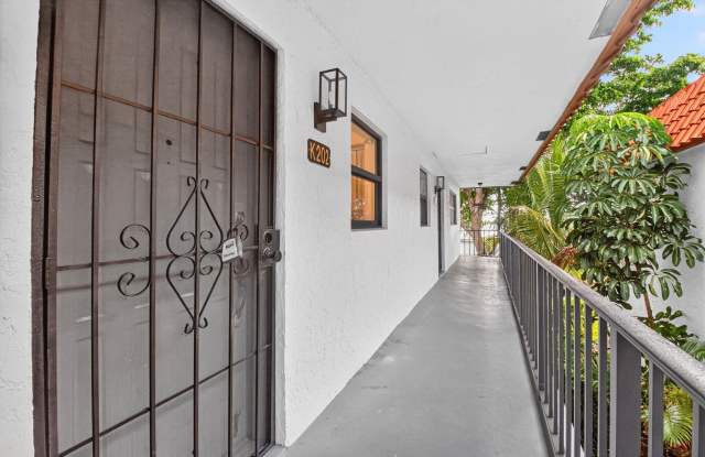 2121 W WOOLBRIGHT Road Gallery 4