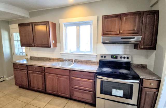 *****Cranston/Eden Park – Four Bed Duplex - $3,150***** Gallery 3