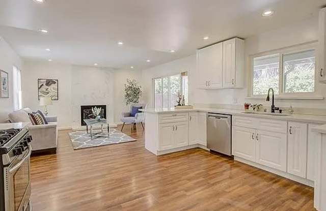 1076 Redstone Place photos photos