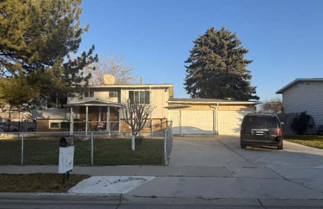 Upstairs Unit in Prime West Valley Location! photos photos