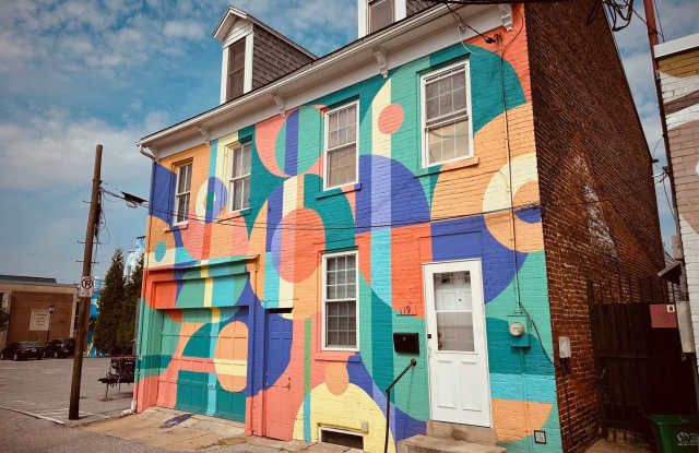Charming and Spacious Downtown House - 119 East Newton Avenue, York, PA 17401