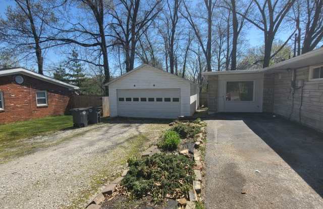 Newly remodeled large 4 bed house with 4 car garage Gallery 4