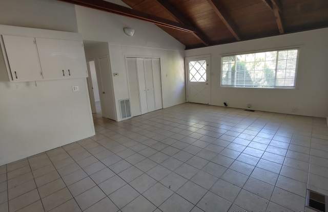 Charming Duplex Available Now! Gallery 3