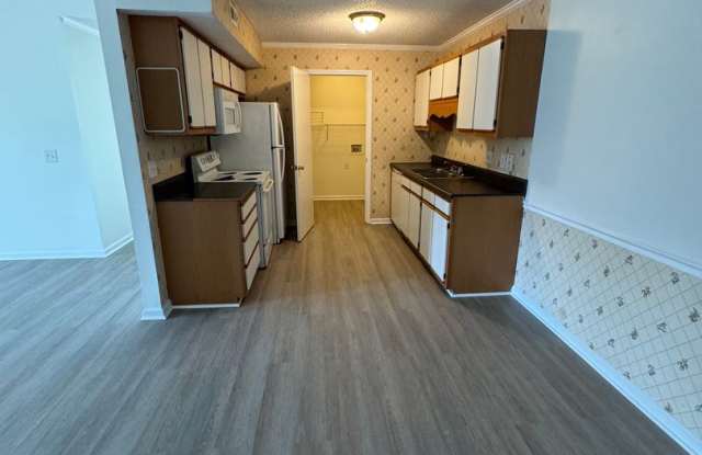 CHECK THIS OUT 2BR 2BA CONDO! Gallery 4