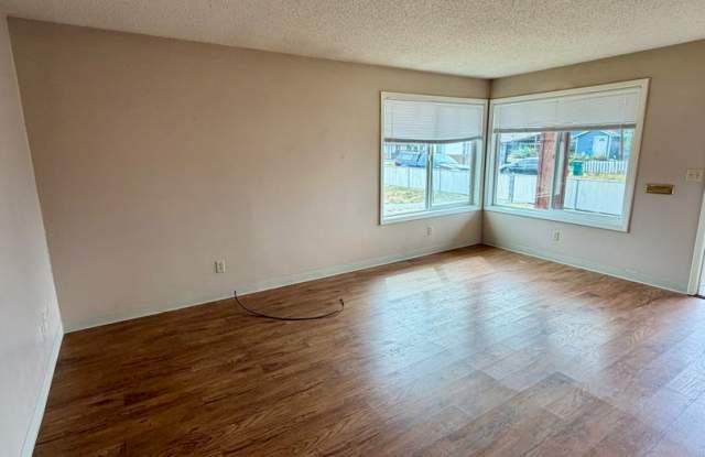 2 bed 1 bath duplex - water, sewer and garbage paid photos photos