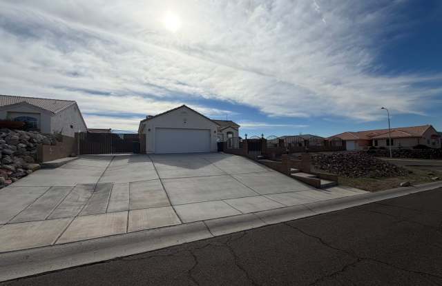 Spacious 3-Bed Home on Large Corner Lot with Boat-Deep Garage  Views photos photos