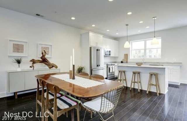 3312 9th St NE Unit 2 Gallery 2