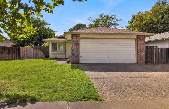 Rare find home with 2-Car Garage, Fenced Yard, with Convenient Location! Gallery 1
