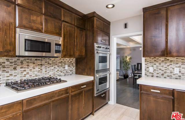 7346 PACIFIC VIEW Drive Gallery 4