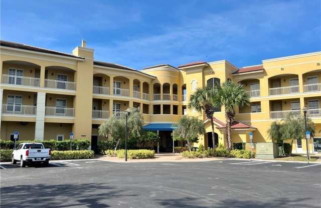 5068 Annunciation Cir Gallery 1