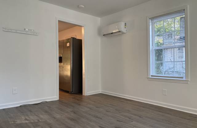 907 Gladstone Street Gallery 4