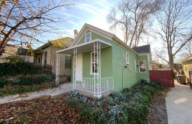 CHARMING UDPATED 2 BED 1 BATH CAPITOL HILL HOUSE IS A MUST SEE!! photos photos