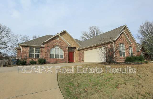 303 NW Palomino St photos photos