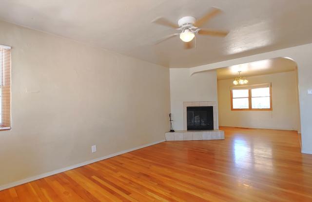 Quaint 3 Bedroom 2 Bathroom Home In The NE! Gallery 3