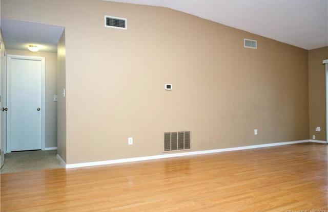 89 Webster Court Gallery 2