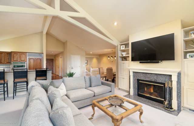 225 Fairway Drive Gallery 4