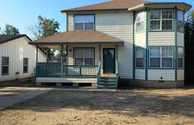 Large 4 bedroom, 2.5 bathroom home! Easy access to Loop and Bryant Blvd! photos photos