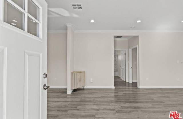 6715 Cedros Ave photos photos