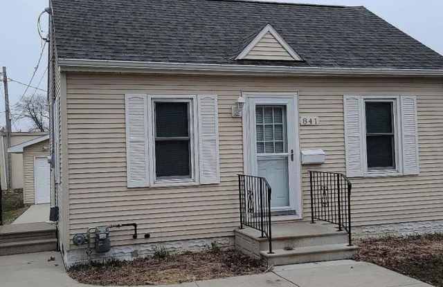 Now Leasing: 1 Bedroom, Home in Waterloo, IA! photos photos