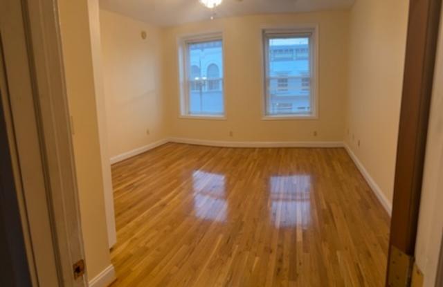 209 E Main St - 209 East Main Street, Salem, VA 24153