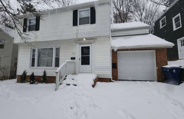 Charming 4-Bedroom Property in Prime Location photos photos