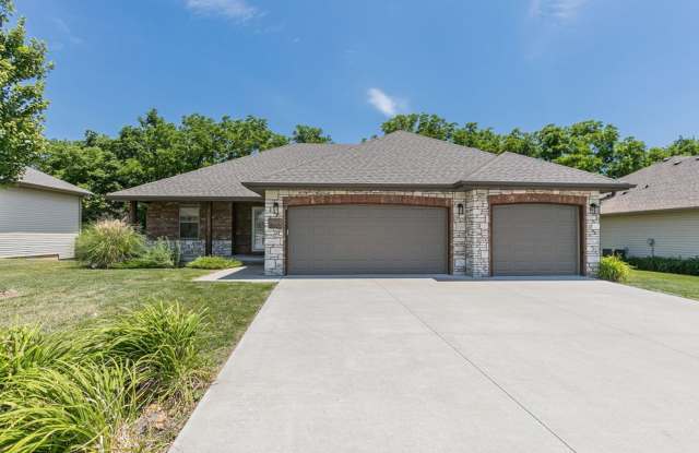BEAUTIFUL all brick 3 bed 2 bath 3 car garage located in Ozark! This won't last long! Gallery 1