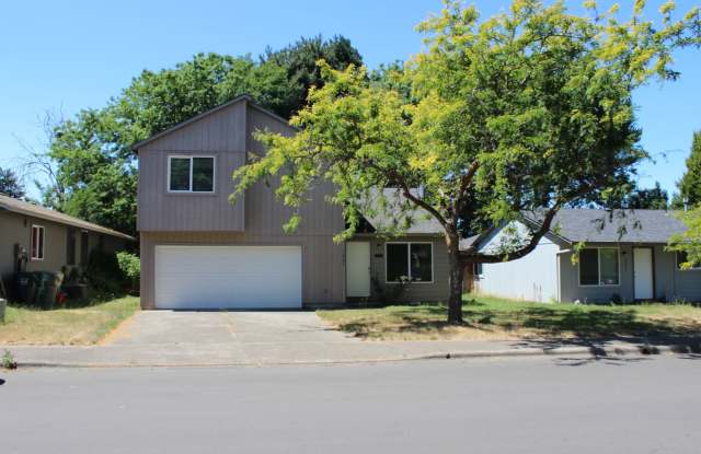 Four bedroom, two bath family home on quiet Beaverton street photos photos