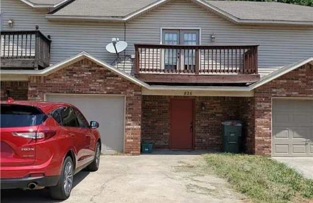 826  W Peachtree  DR photos photos