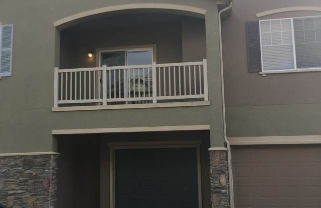 Townhome with Plenty of Storage Space and Vaulted Ceilings photos photos