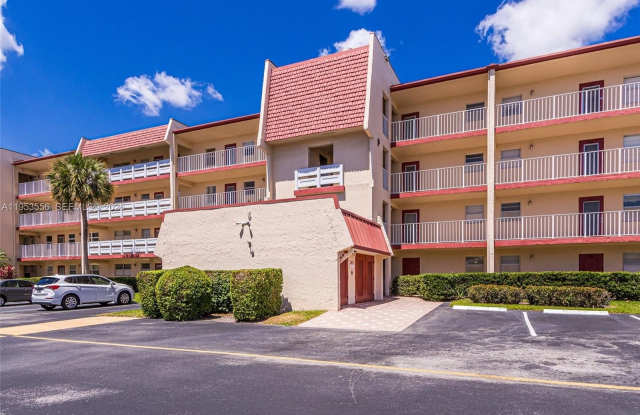 1040 Country Club Dr photos photos