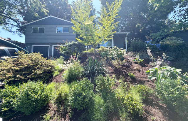 Modern Home 4 Bed 2.5 Bath in Gresham Butte! photos photos