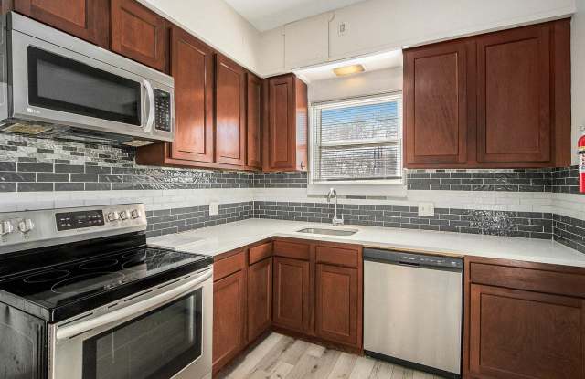 $899-Large, remodeled one bedroom apartment - ask about our Security Deposit Alternative! photos photos