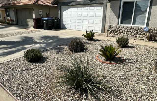 3Bd/2ba House + Den - 14169 Martinique Dr. Gallery 3