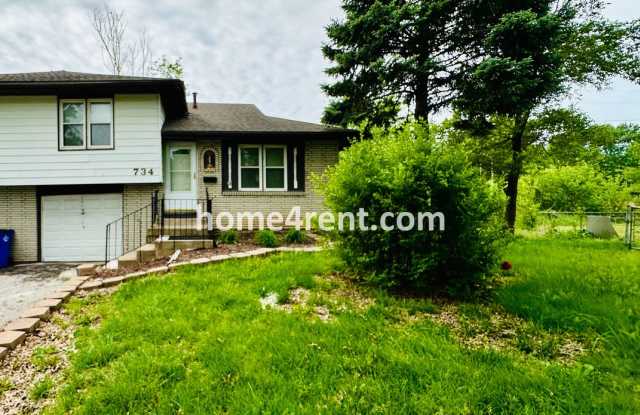 Olathe Duplex w/ Wood Floors, Finished Basement, and a Fenced Yard! photos photos