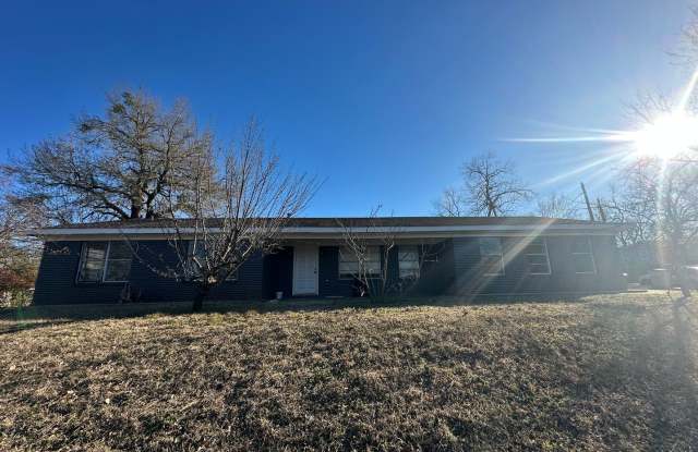 1921 Carlyle Ave - 1921 North Carlyle Avenue, Tyler, TX 75702